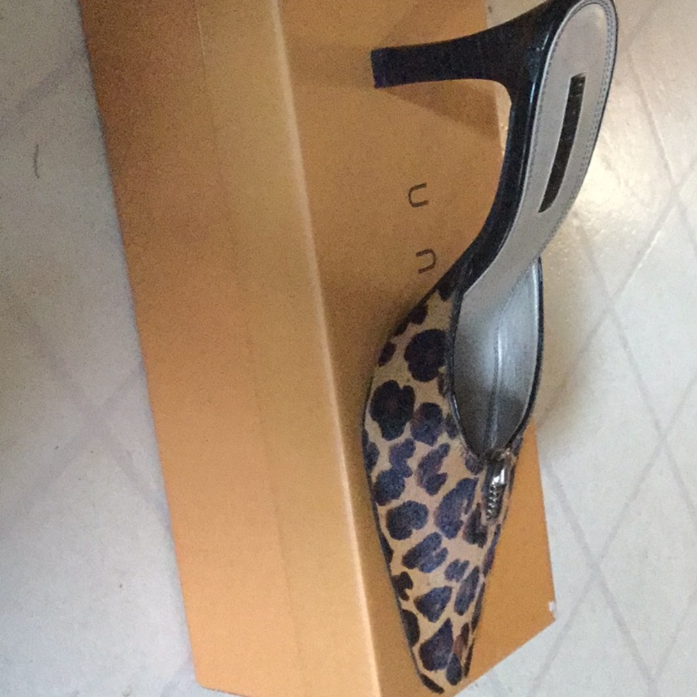 SHOES - Picture 5 of 5